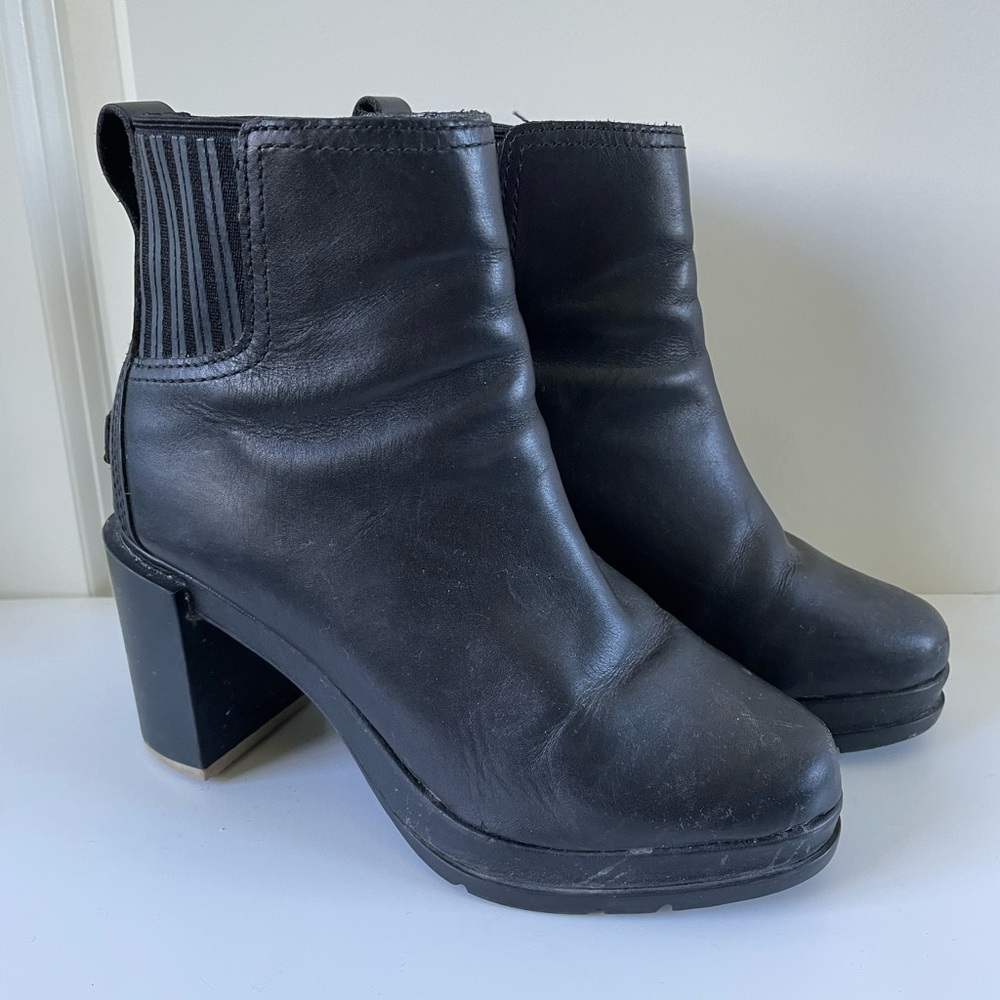 Sorel Margot Black Ankle Platform Chelsea Boots, Size 6.5